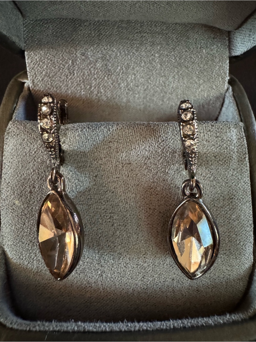 Givenchy Signed Champagne Crystal Rhinestone Drop Earrings 1.25”